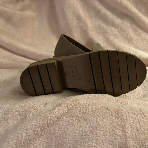 Lug heel loafers-wide width - Picture 3 of 4